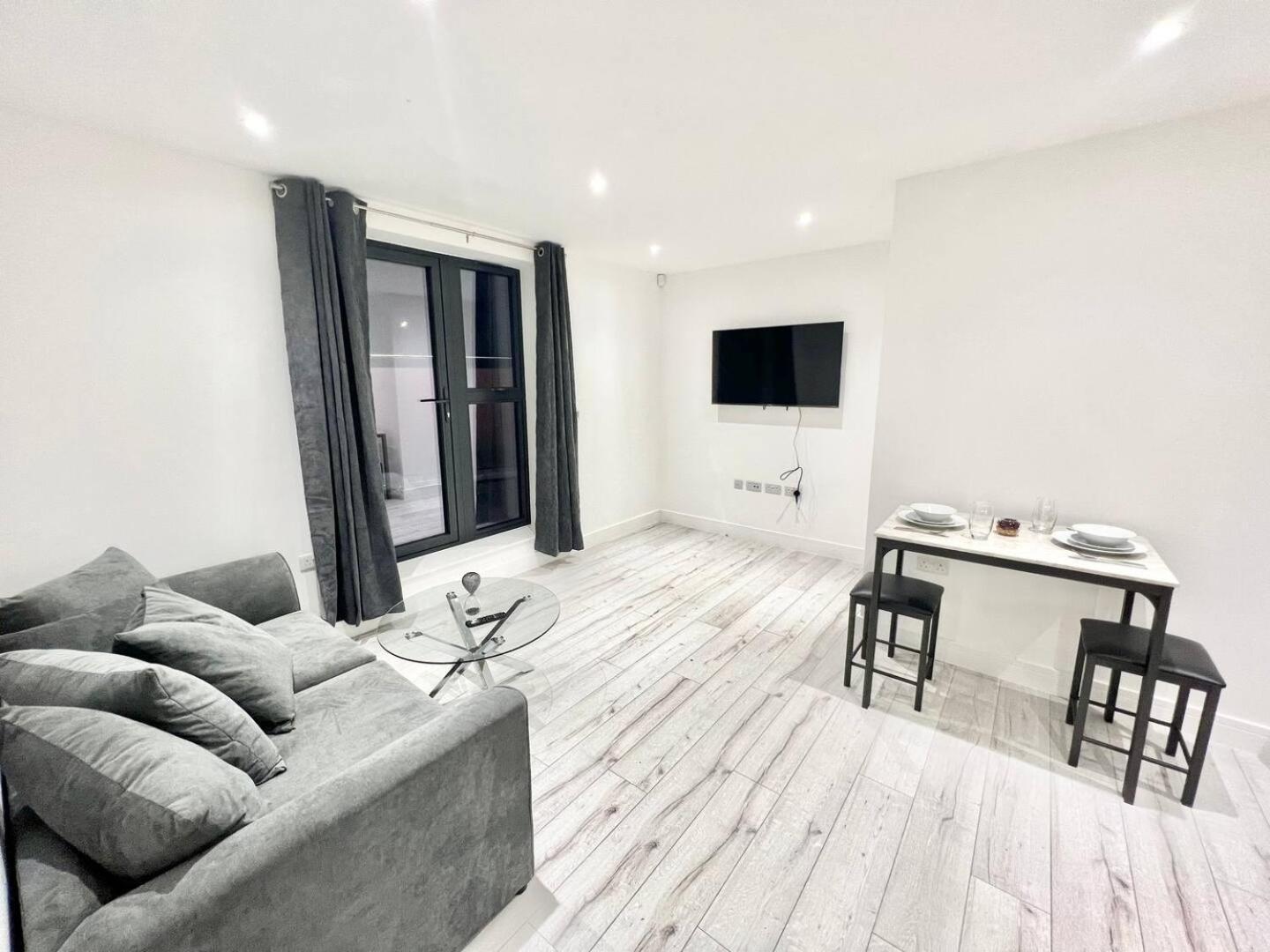 Queens Luxury Apartments Wembley Stadium - Londra Esterno foto