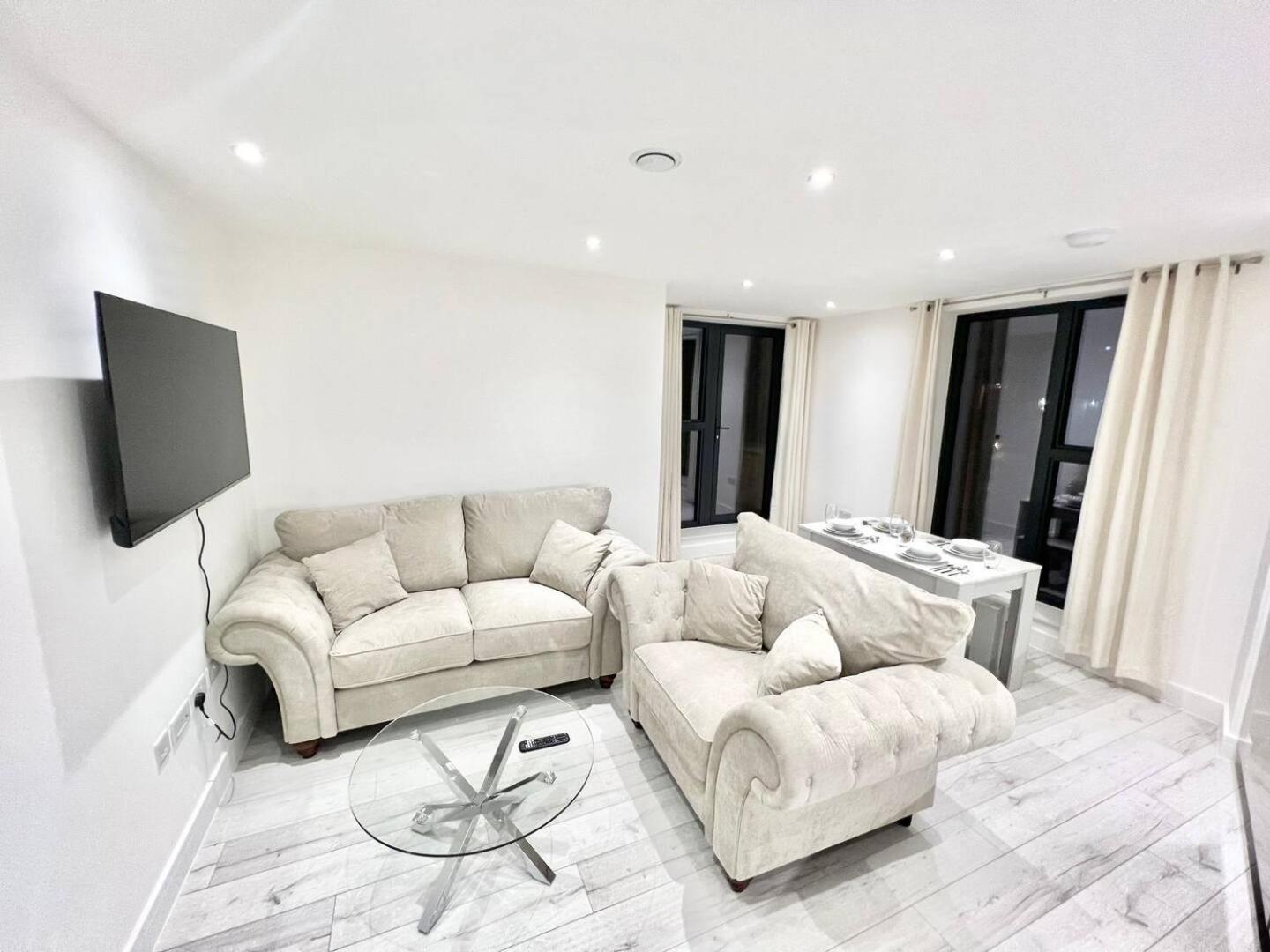 Queens Luxury Apartments Wembley Stadium - Londra Esterno foto